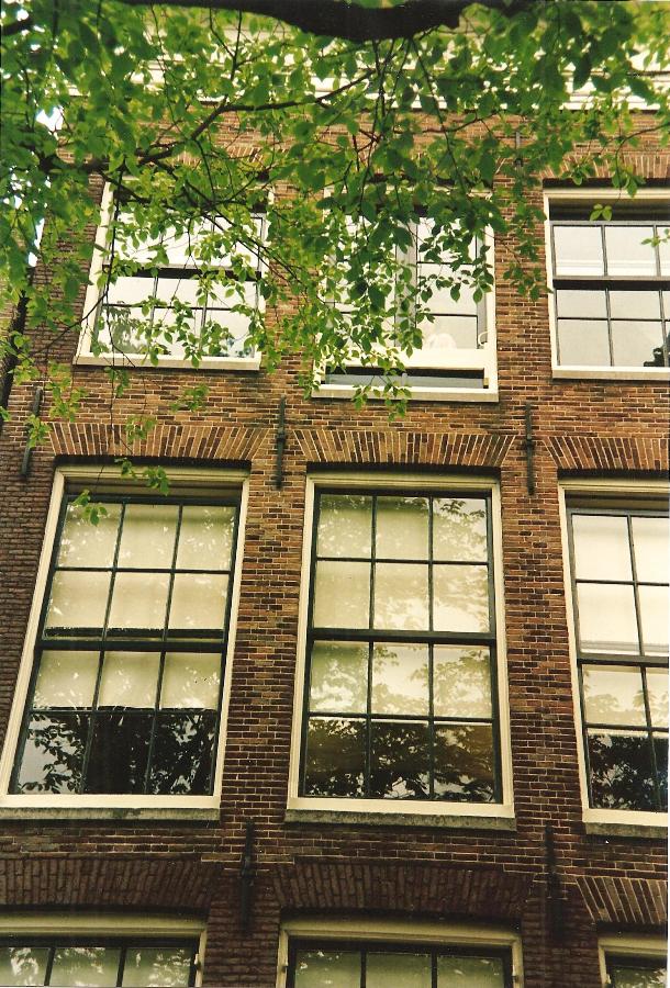 Das Haus, in dem Anne Frank versteckt wurde, kann in Amsterdam in der Prinsengracht 263 besichtigt werden.